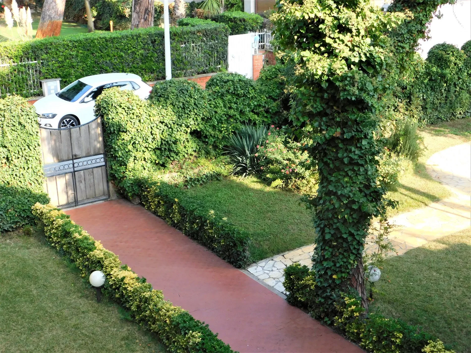 Exterior photo 11