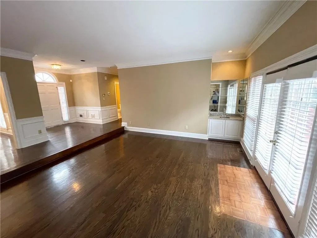 Single Family Residence in Alpharetta