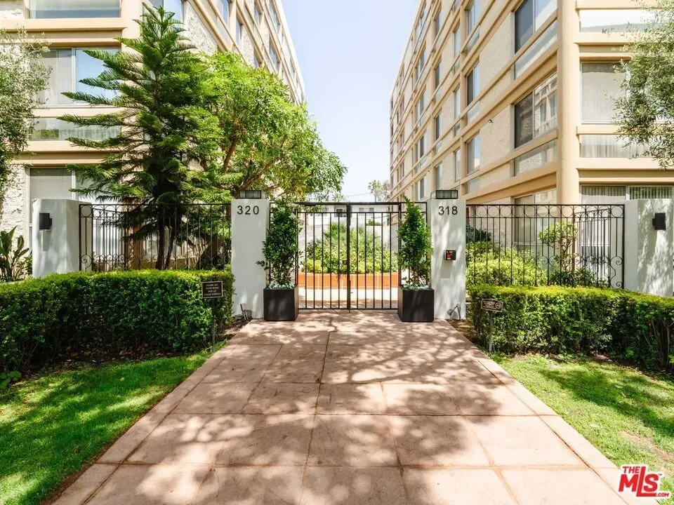 318 N Maple Drive 408, Beverly Hills, California, United States. - Photo 3