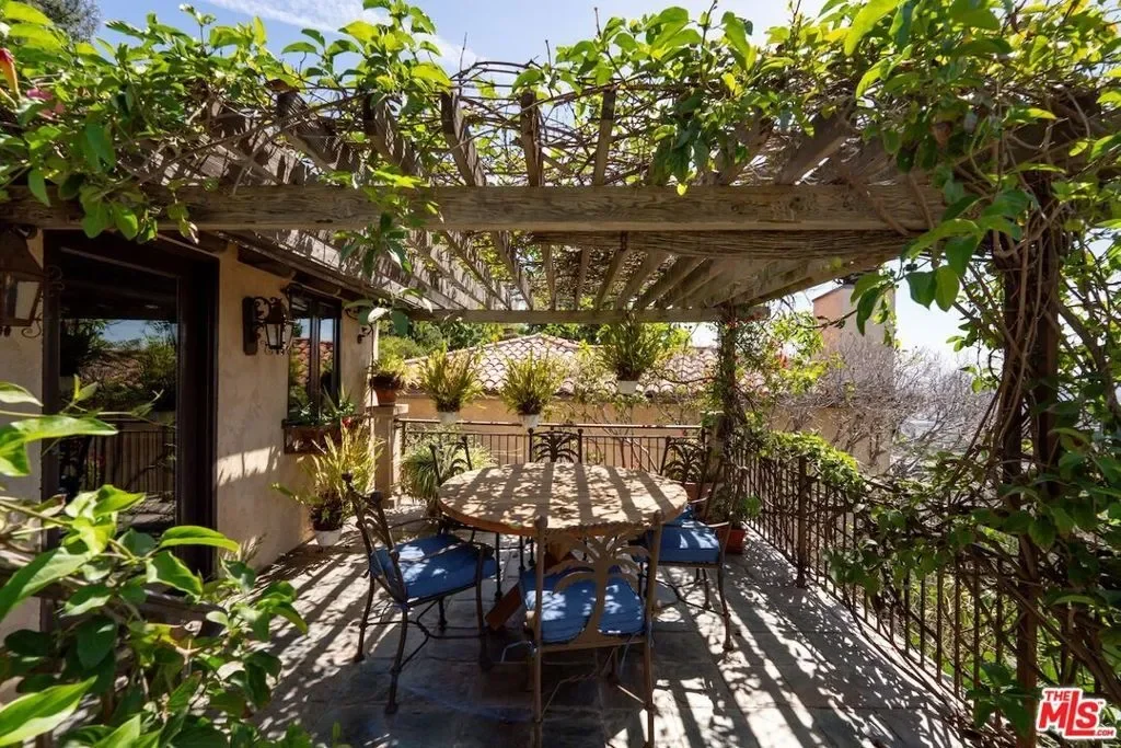6930 Oporto Drive, Los Angeles, California, United States. - Photo 9