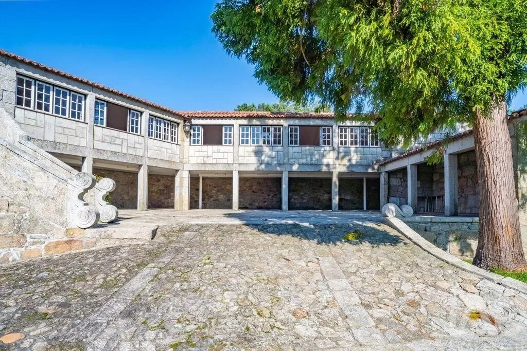 Exterior photo 8