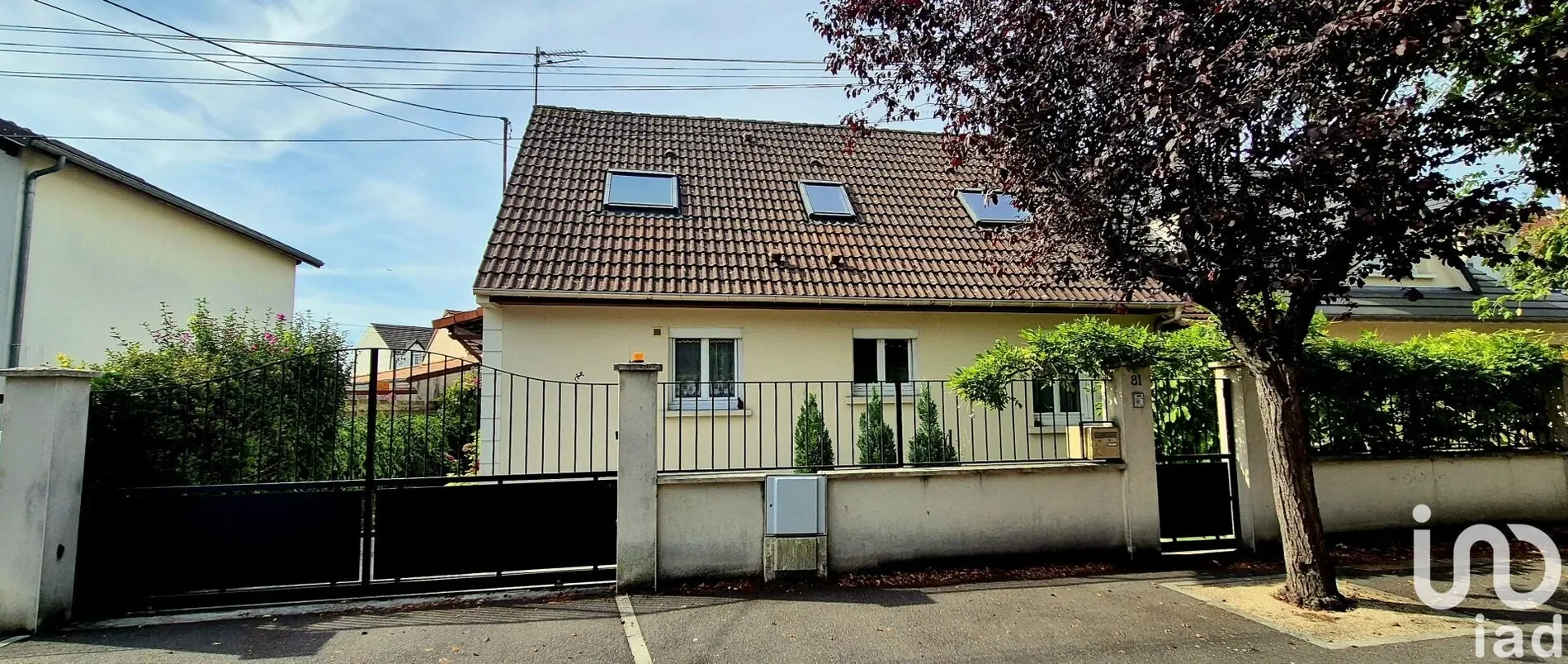Exterior photo 1