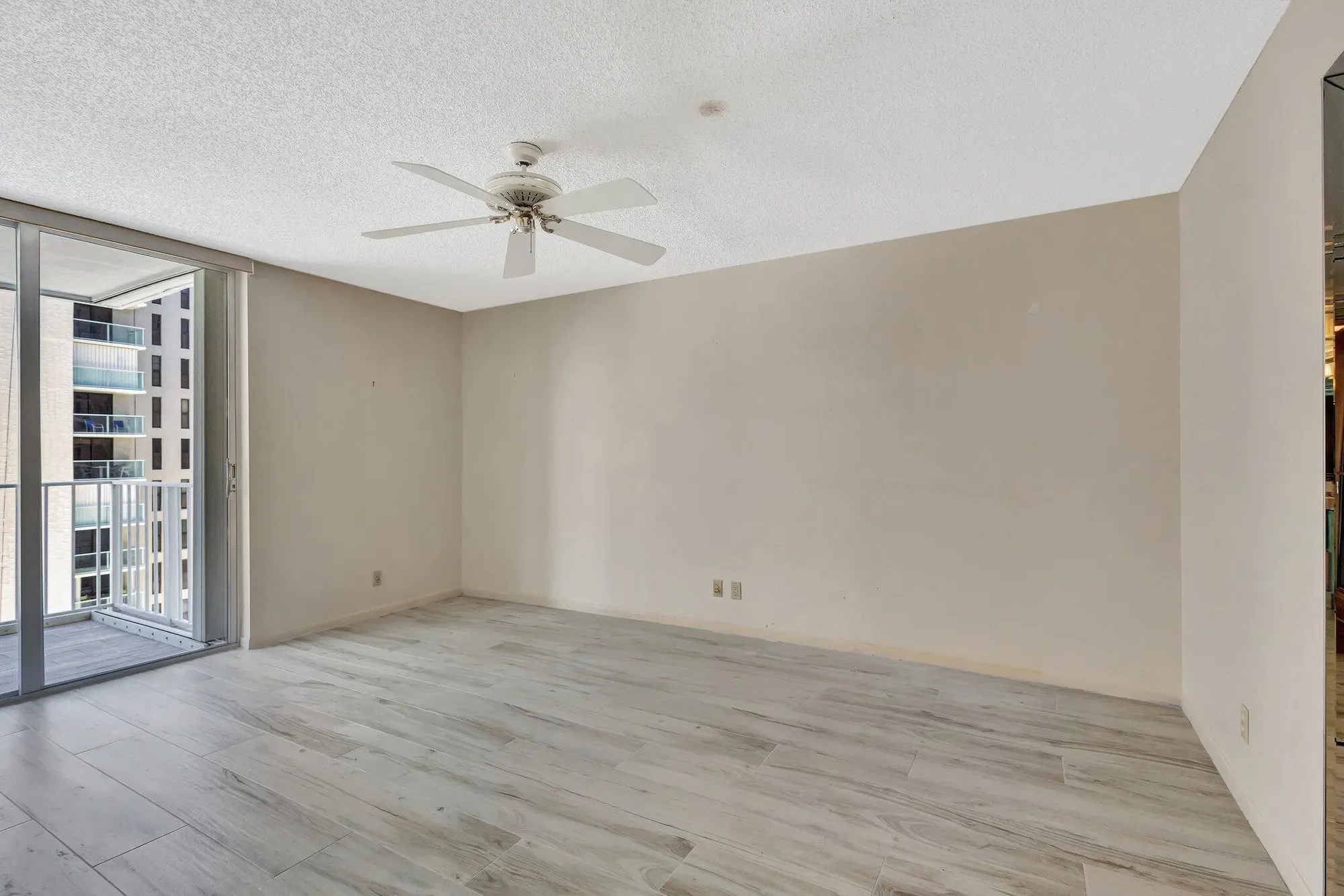 1010 S Ocean Boulevard, Hillsboro Beach, Florida, United States. - Photo 13
