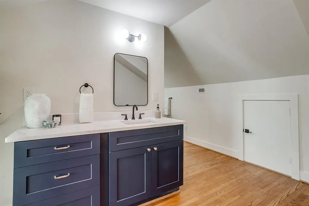 2560 Rogers Avenue, Fort Worth, Texas, United States. - Photo 22