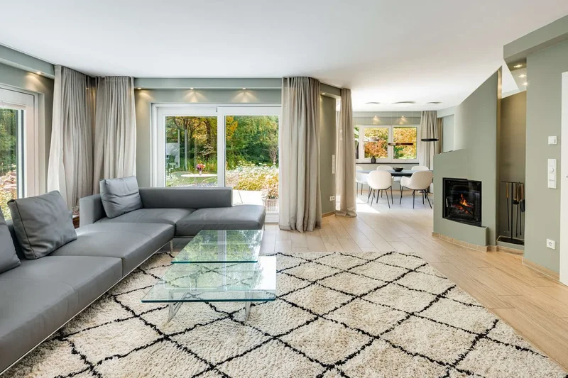 Stylish family home with idyllic garden and adjoining apartment in prime Gräfelfingen location