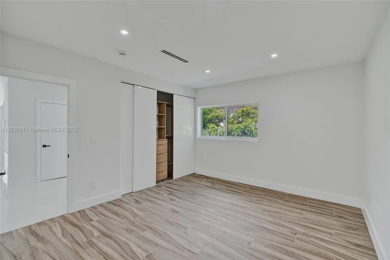 1840 NE 199th St, North Miami Beach, Florida, United States. - Photo 23