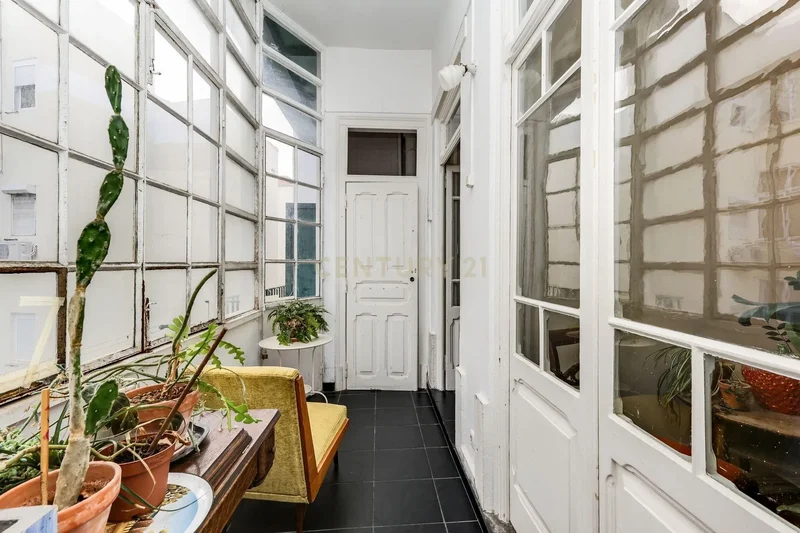 Charming 3-Bedroom Apartment in Quiet Lisboa Location