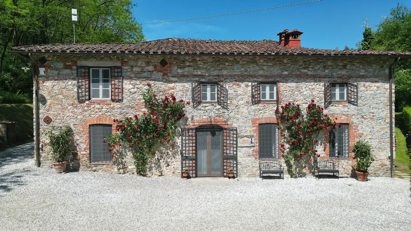 Farmhouse Rural home on sale - Lucca (LU) , Ovest
