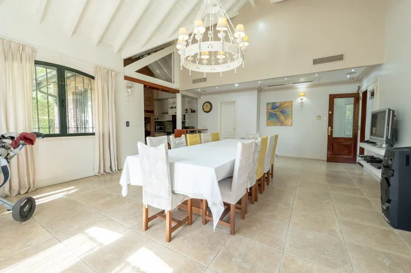 Exclusive 950 m² Residence with Golf Course Views, Buenos Aires City, B, Buenos Aires City, Argentina. - Photo 5