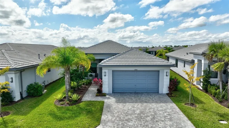 12446 SW Alongshore Dr, Port St. Lucie, Florida, United States. - Photo 14