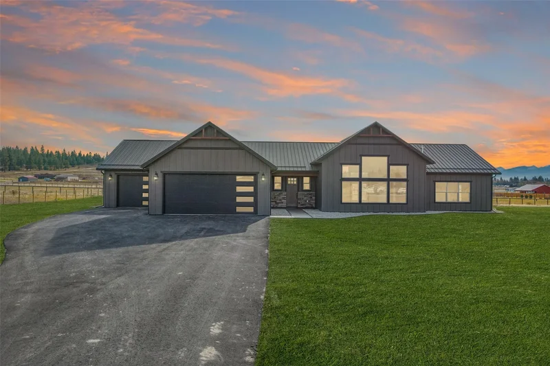3 Bedrooms Single Family Detached