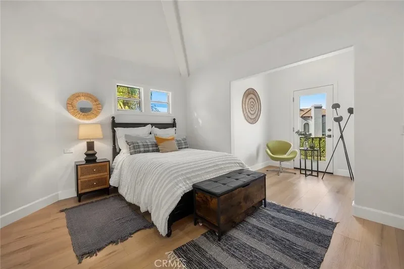 20 Flores, Lake Forest, California, United States. - Photo 27