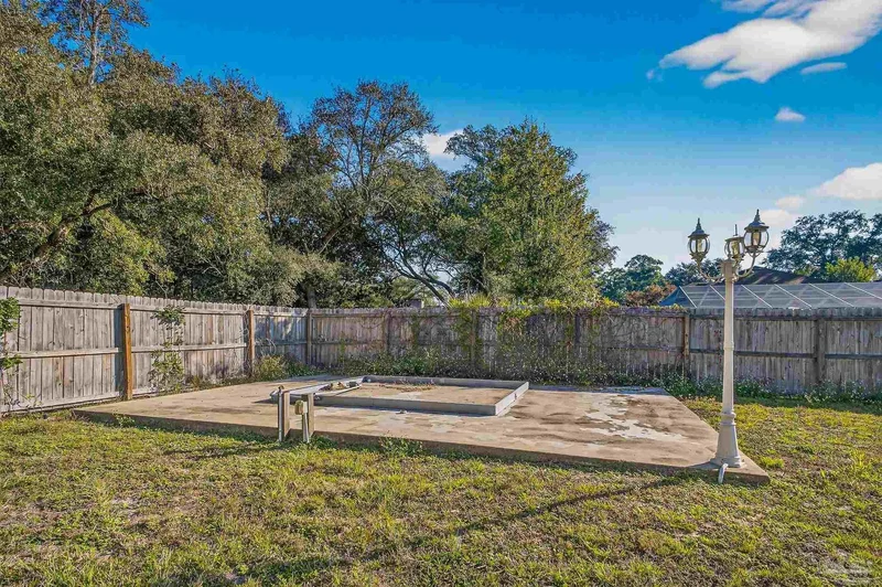 8 Manor Dr, Pensacola, FL 32507, Pensacola, Florida, United States. - Photo 14