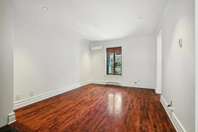 424 Rue du Champ-de-Mars, Montréal, Quebec, Canada. - Photo 9