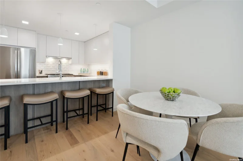 218 Middle Neck Road, #111, Great Neck, New York, United States. - Photo 25