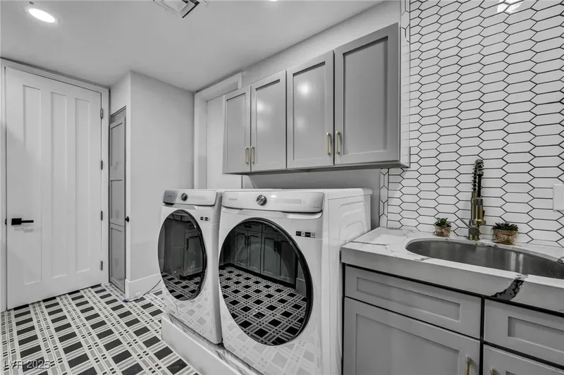 2058 Troon Drive, Henderson, Nevada, United States. - Photo 24