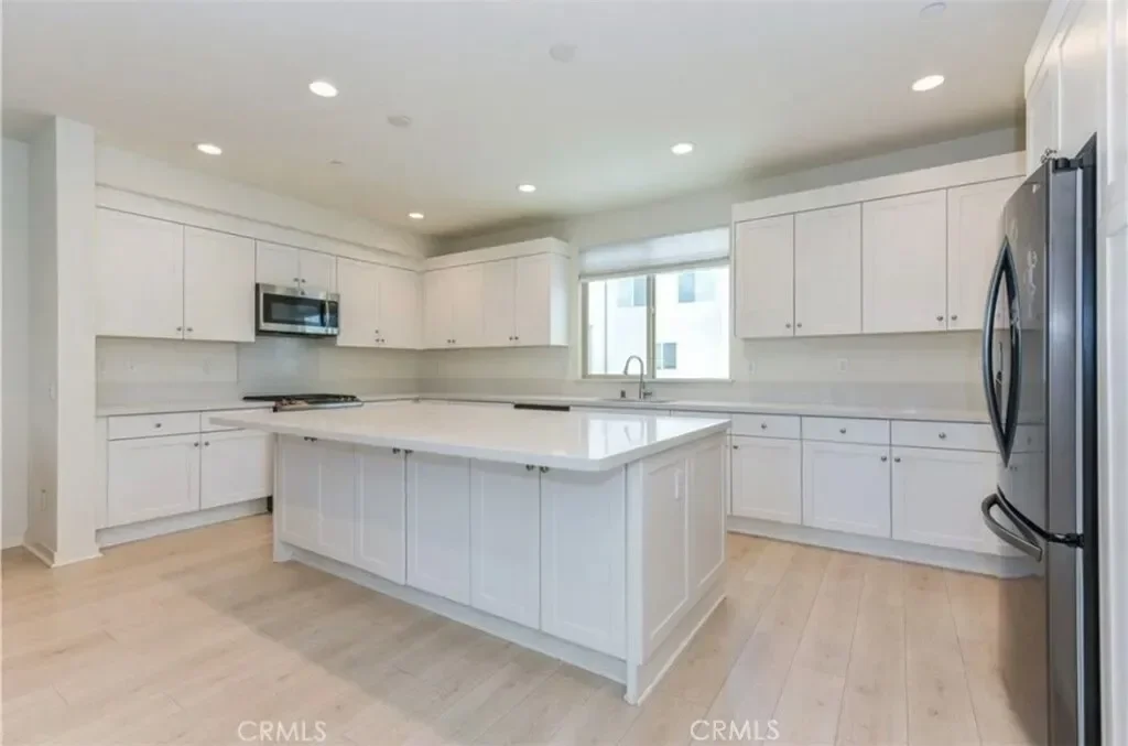 175 Frame, Irvine, California, United States. - Photo 4