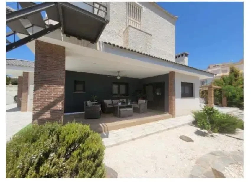 Exterior photo 11