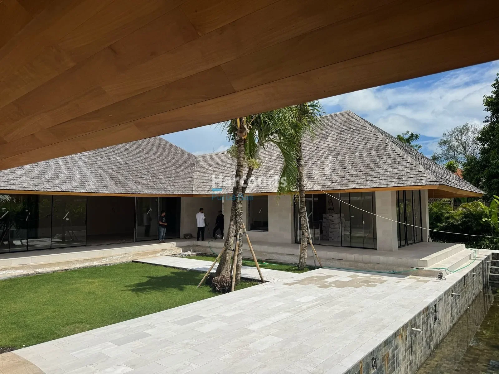 Exterior photo 8