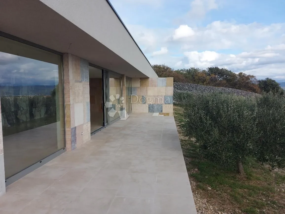 Exterior photo 5