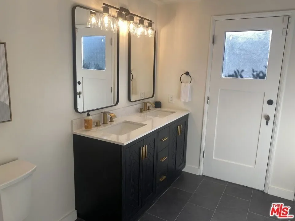 4559 Morella Avenue, Los Angeles, California, United States. - Photo 29