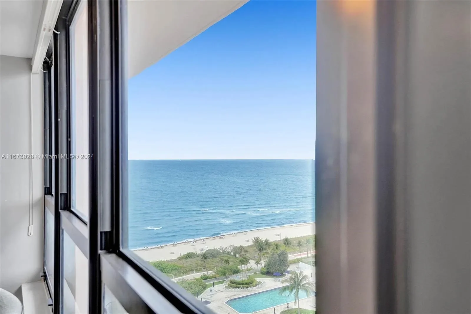 5225 Collins Ave PH7, Miami Beach, Florida, United States. - Photo 29