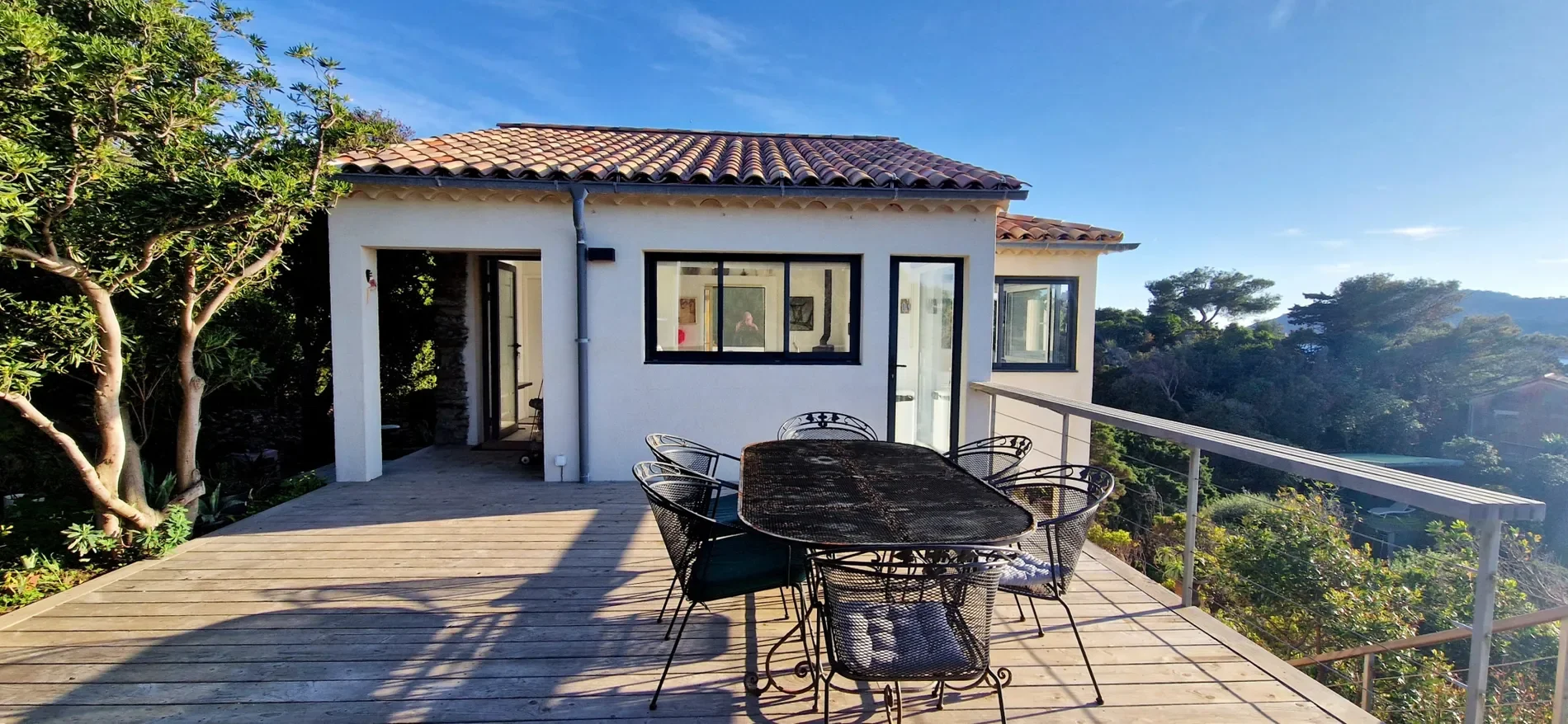 Exterior photo 3