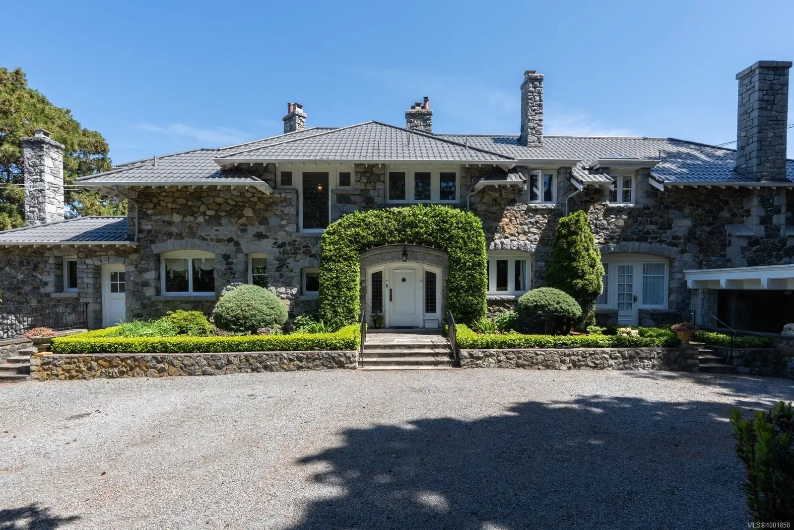 305 Denison Rd, Oak Bay, British Columbia, Canada. - Photo 18