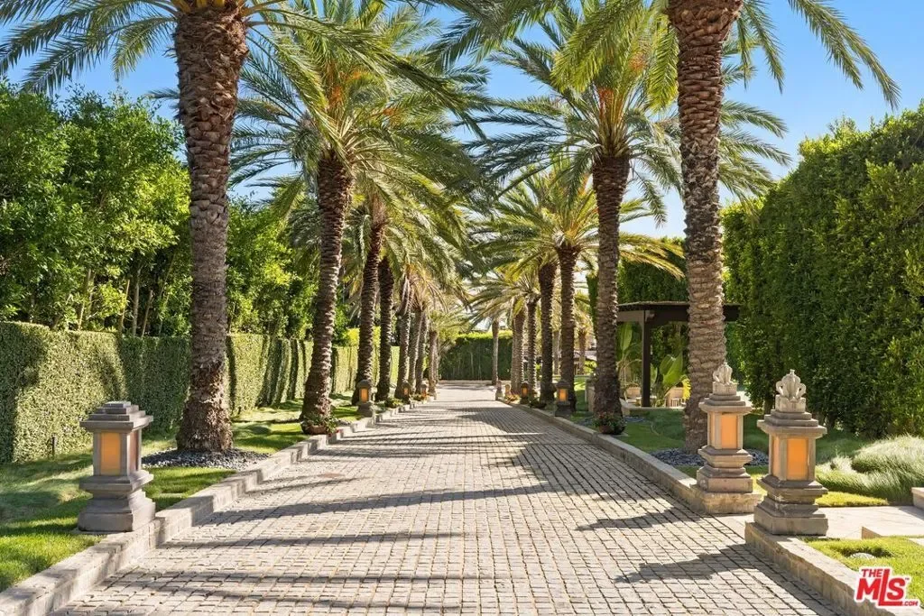 24834 Pacific Coast Highway, Malibu, California, United States. - Photo 8