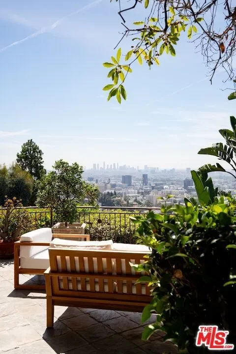 6930 Oporto Drive, Los Angeles, California, United States. - Photo 15