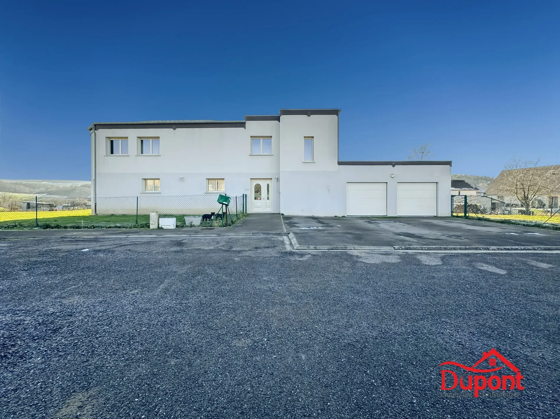 Exterior photo 5