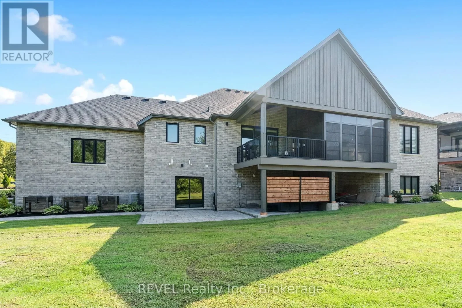 Exterior photo 12