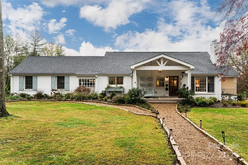 28 Ridgefield Place, Asheville, North Carolina, United States. - Photo 1