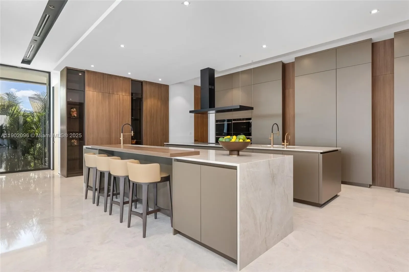 11404 N Bayshore Dr, North Miami Beach, Florida, United States. - Photo 13