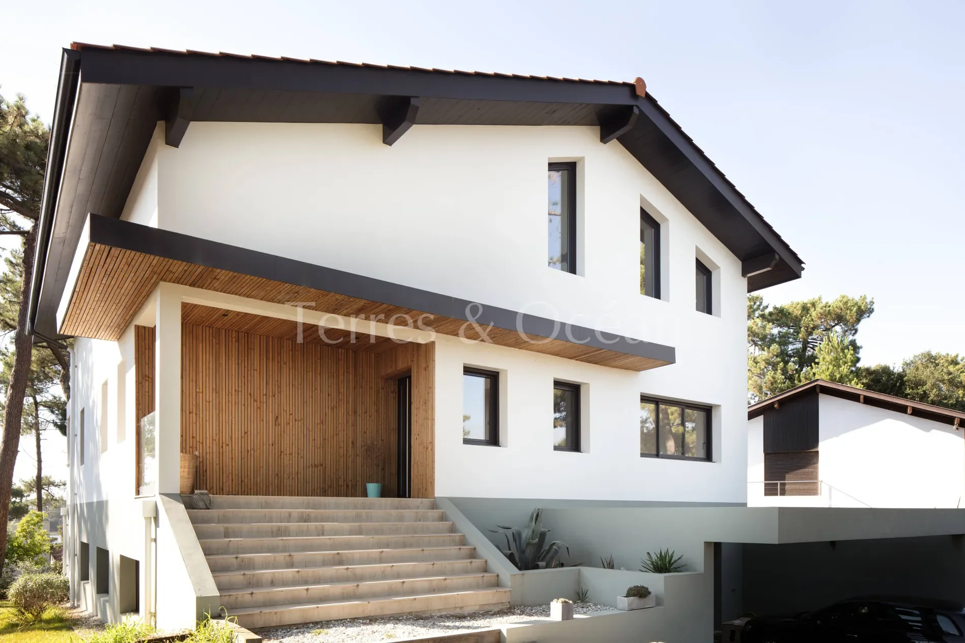 Exterior photo 4
