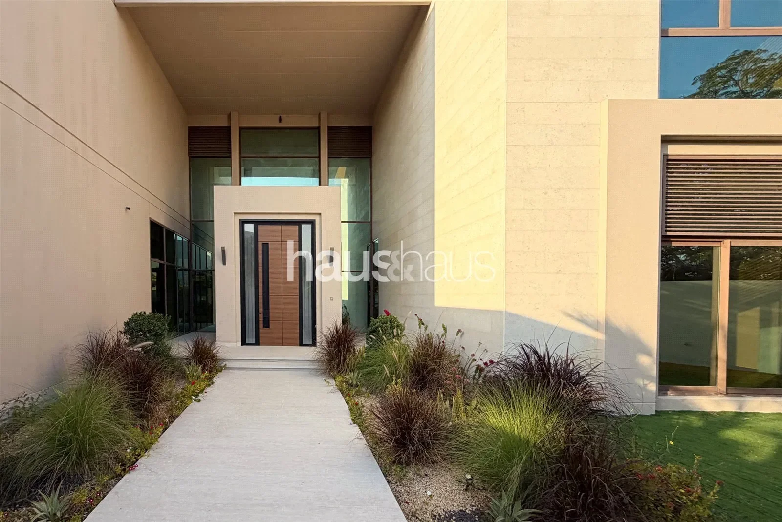 Exterior photo 12