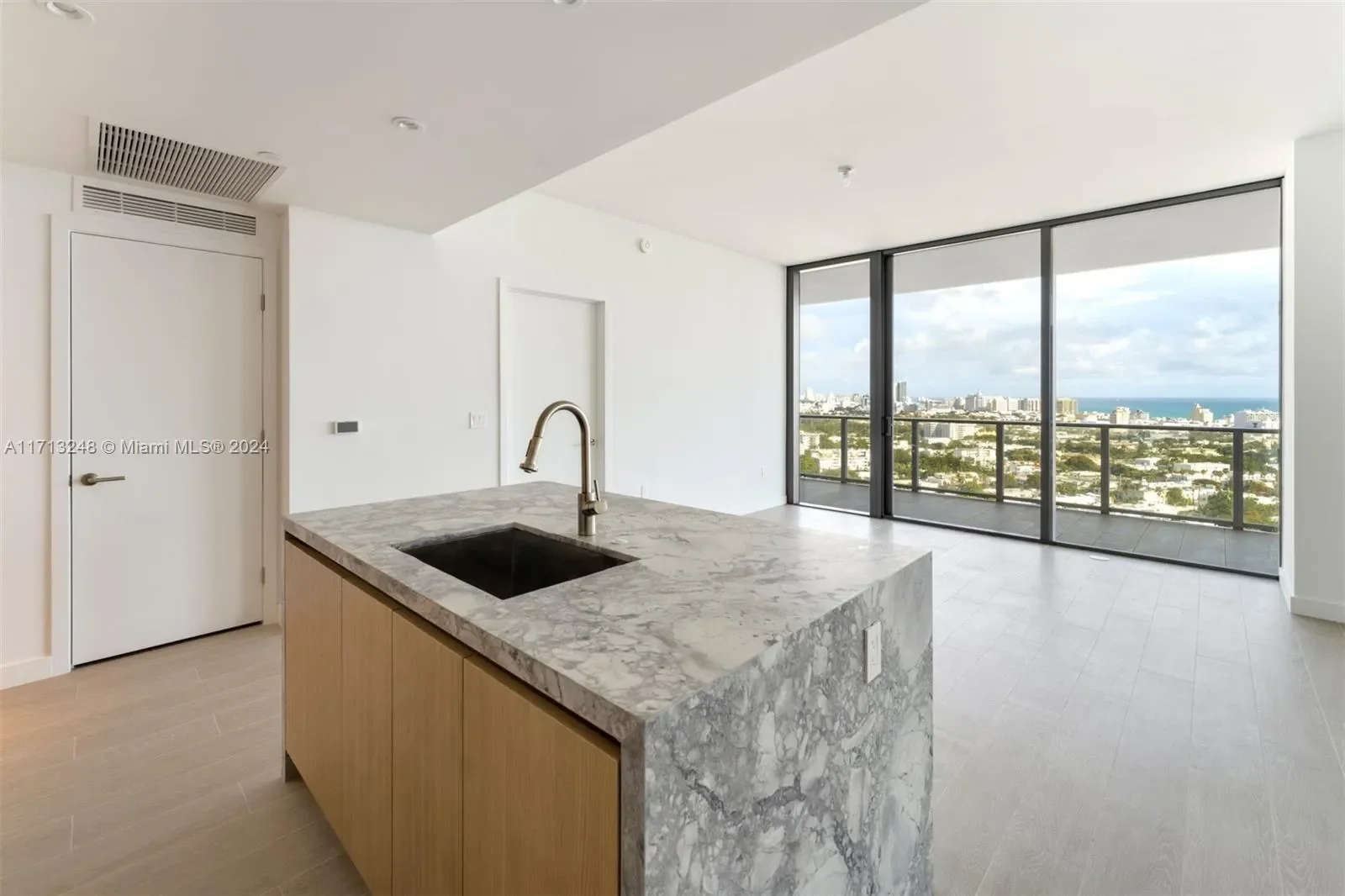 500 Alton Rd 2207, Miami Beach, Florida, United States. - Photo 10