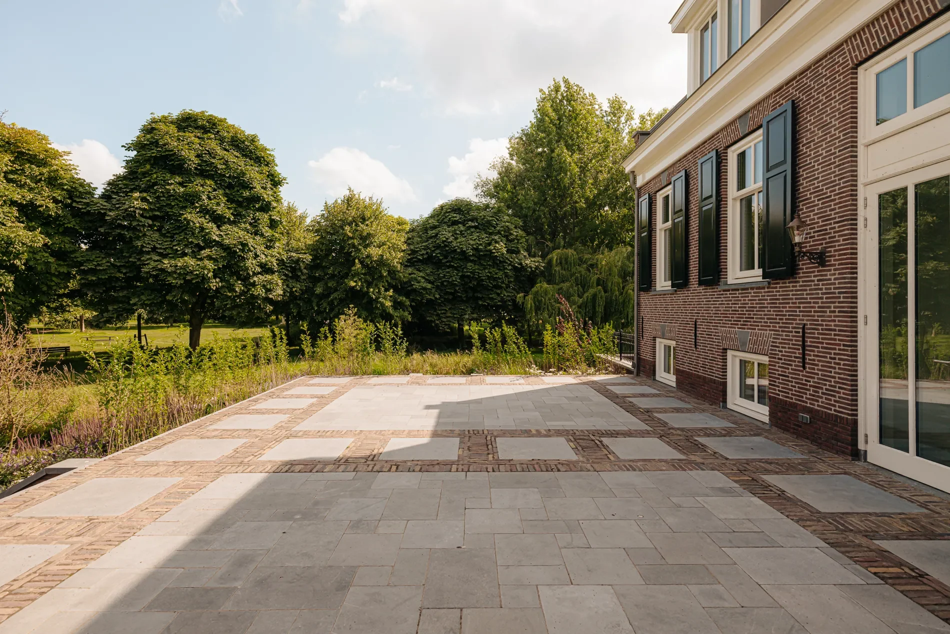 Exterior photo 9