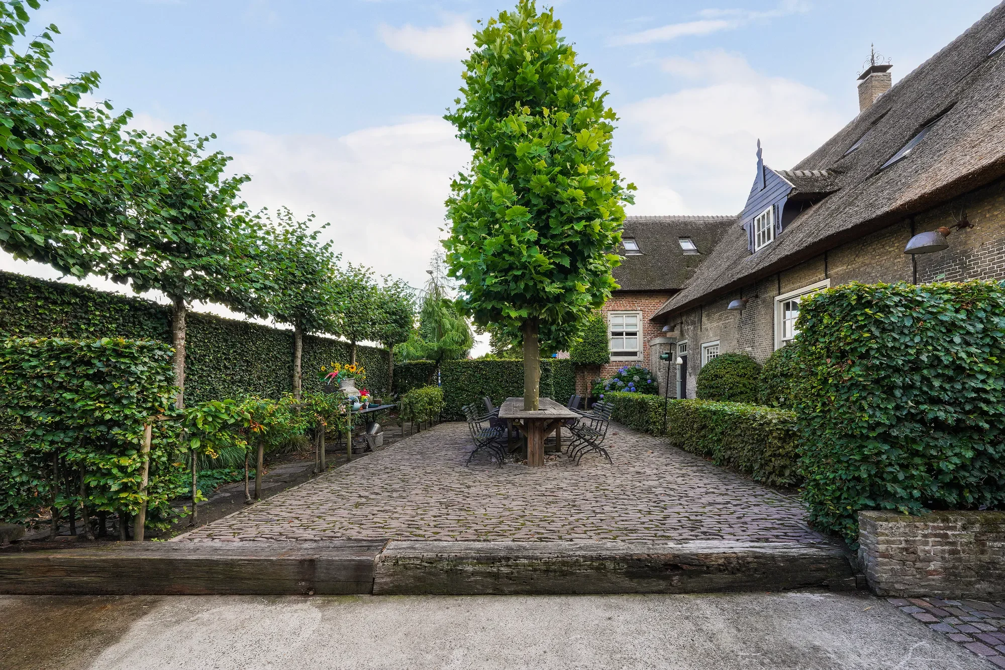 Exterior photo 10