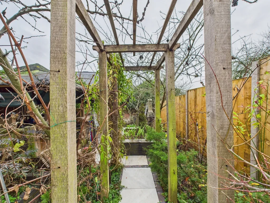 Exterior photo 4