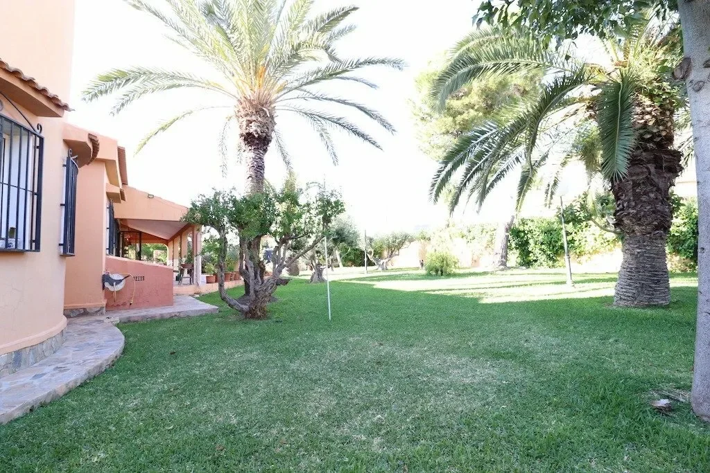 Exterior photo 10