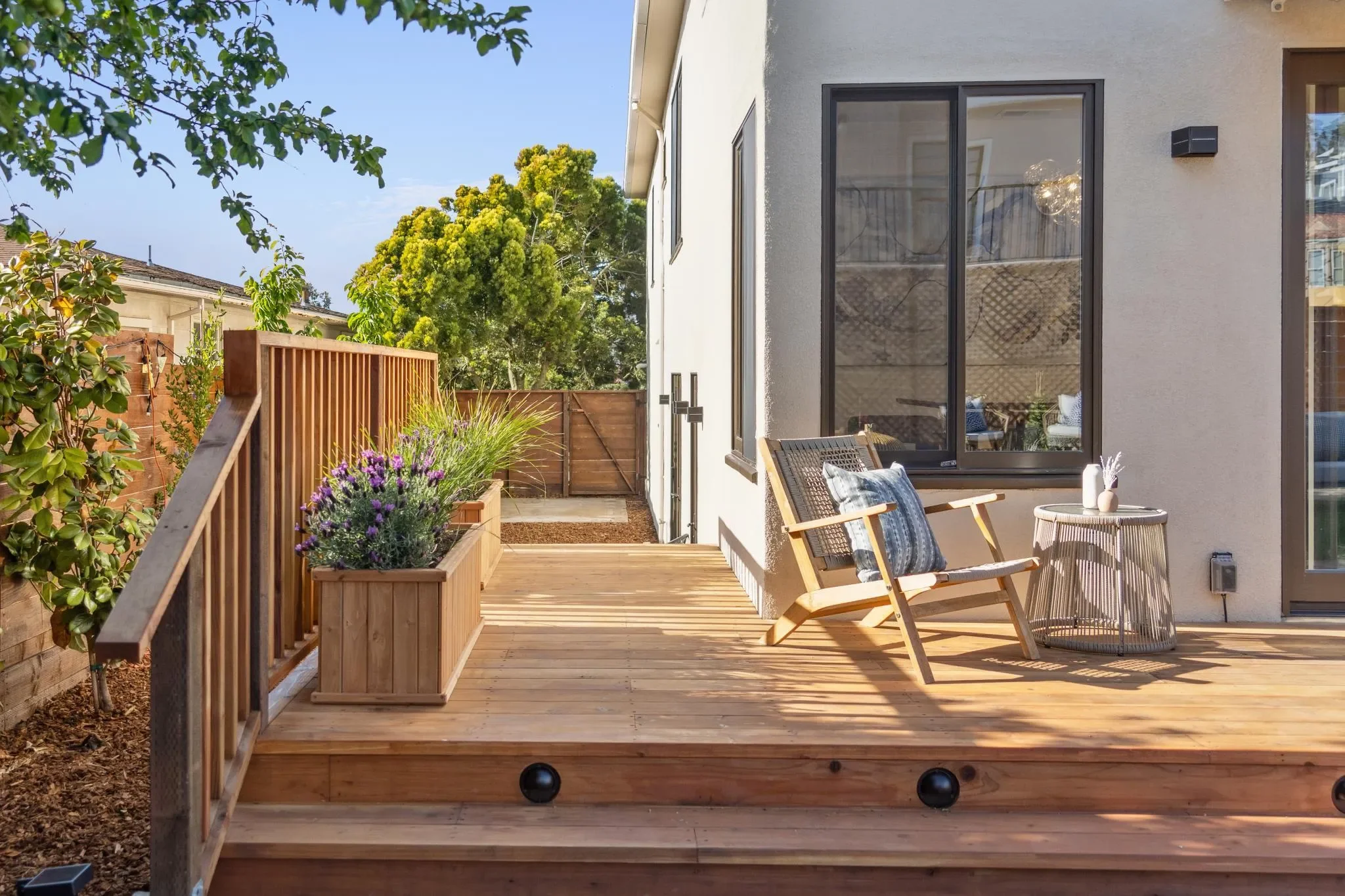 Exterior photo 6