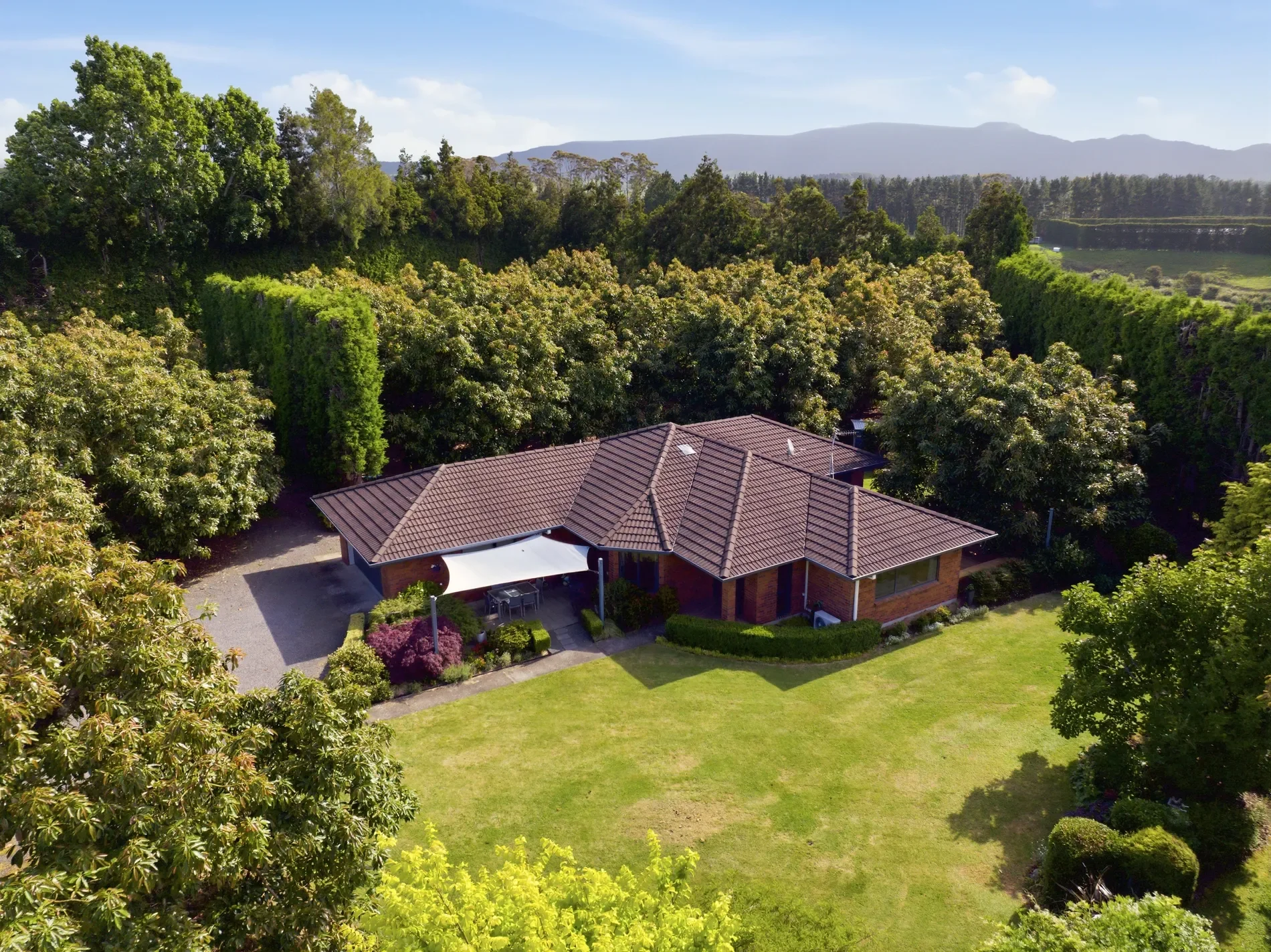 Exterior photo 2