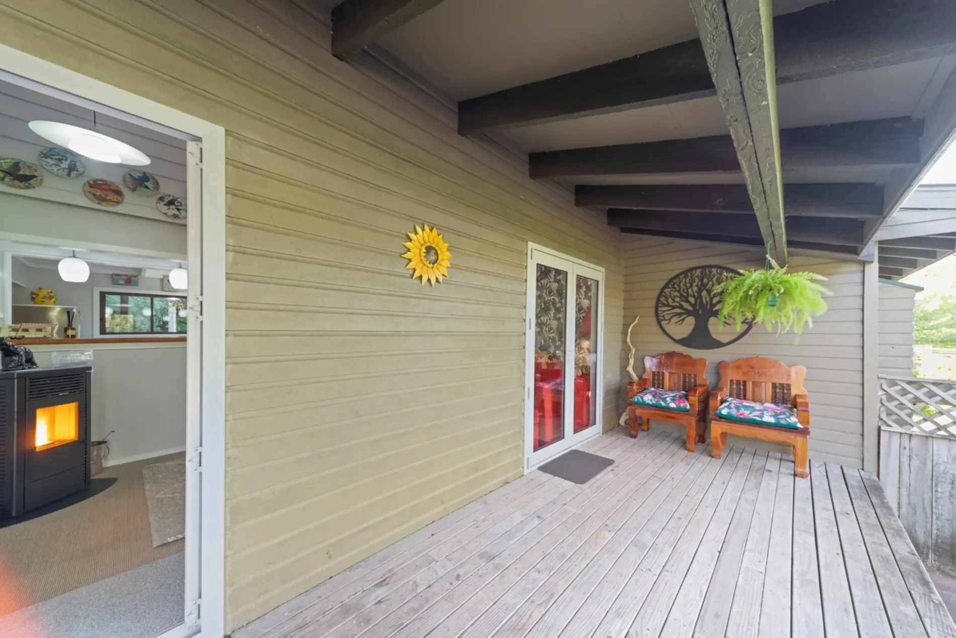 Exterior photo 2