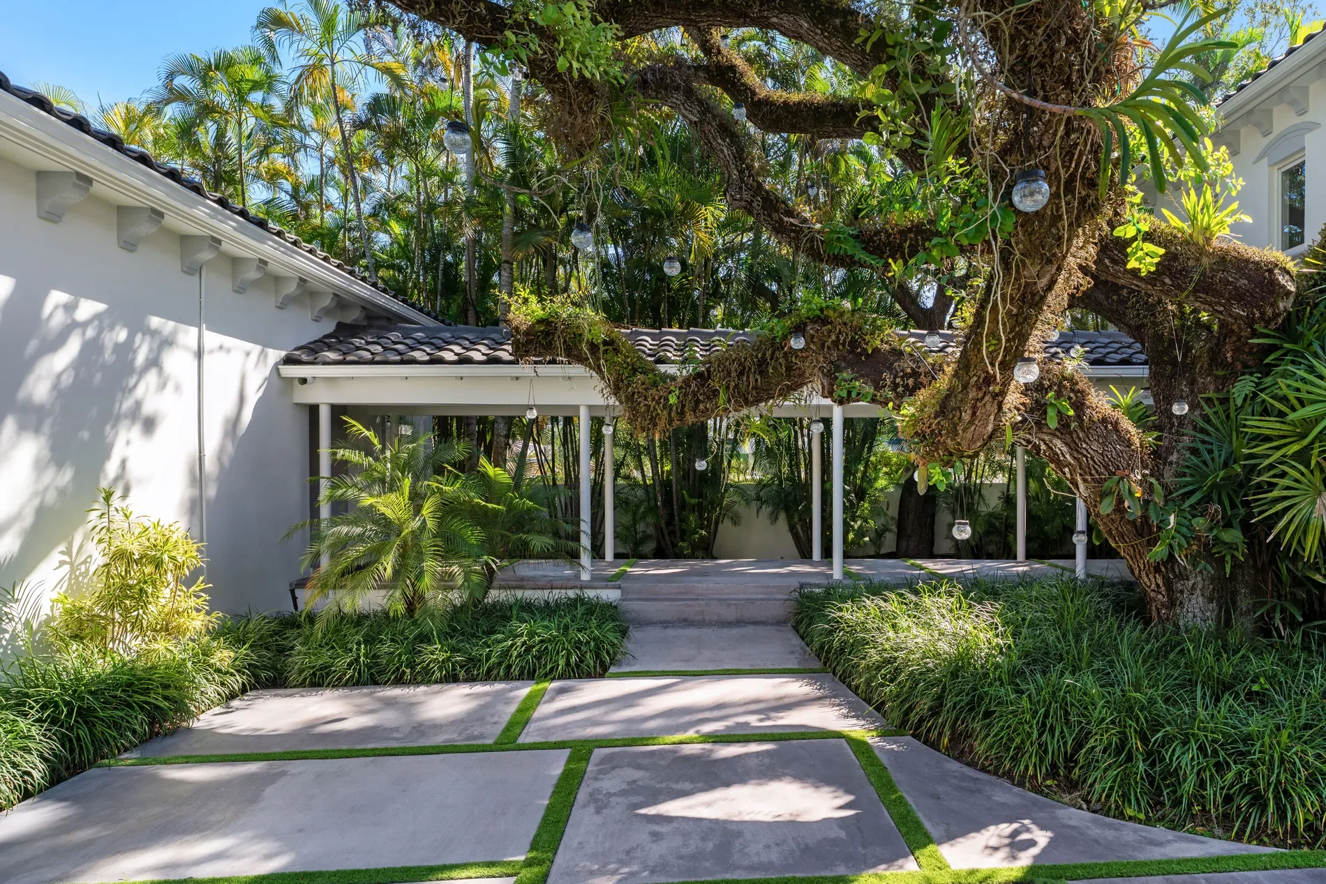 Exterior photo 3
