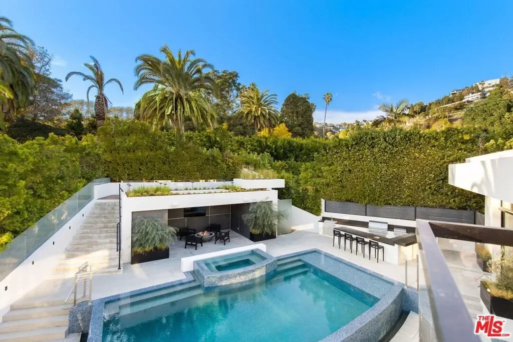 1317 Londonderry Place, Los Angeles, California, United States. - Photo 1