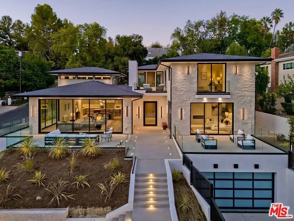 16879 Mooncrest Drive, Los Angeles, California, United States. - Photo 38