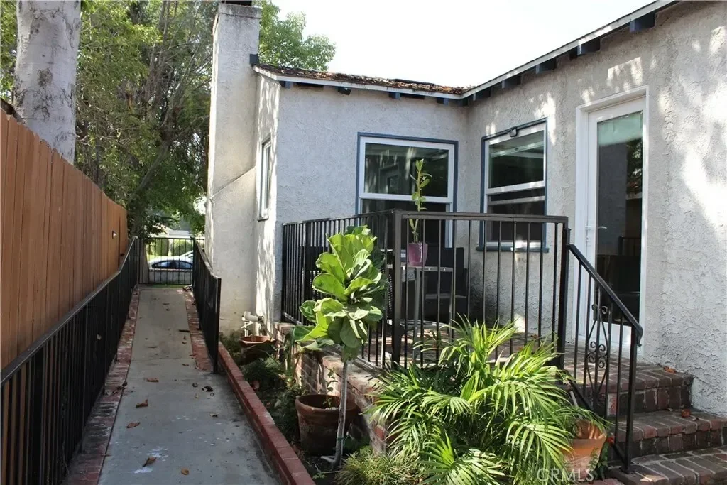 210 N Naomi, Burbank, California, United States. - Photo 7