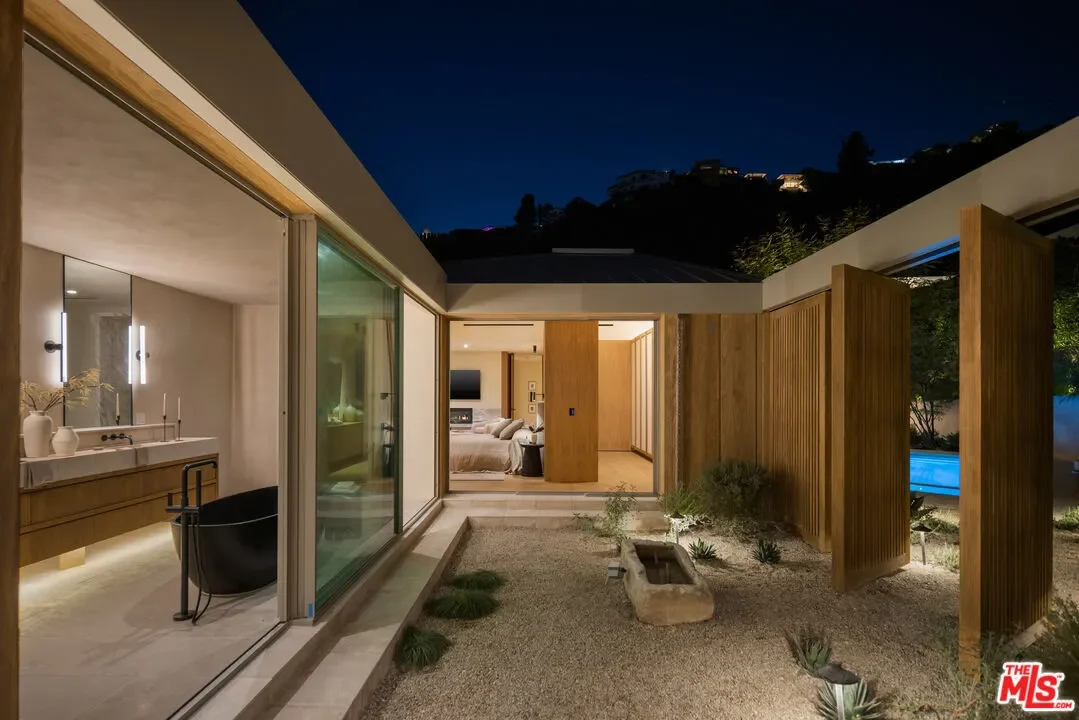 1600 Rising Glen Rd, Los Angeles, California, United States. - Photo 21