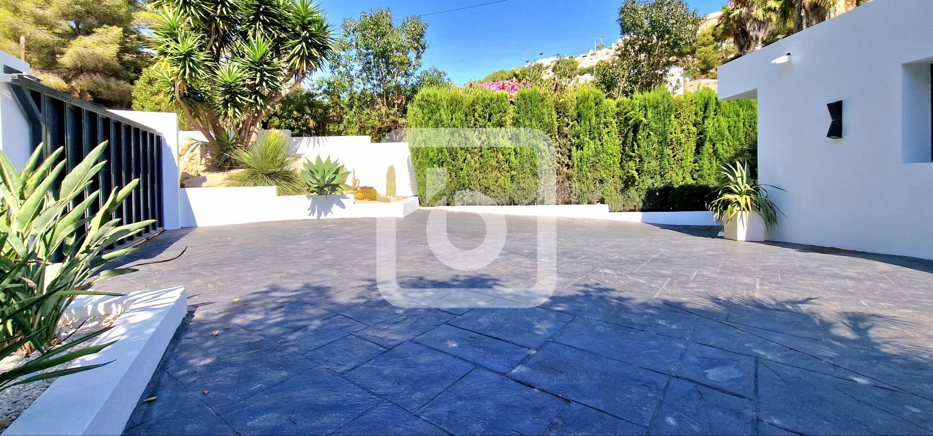 Exterior photo 11